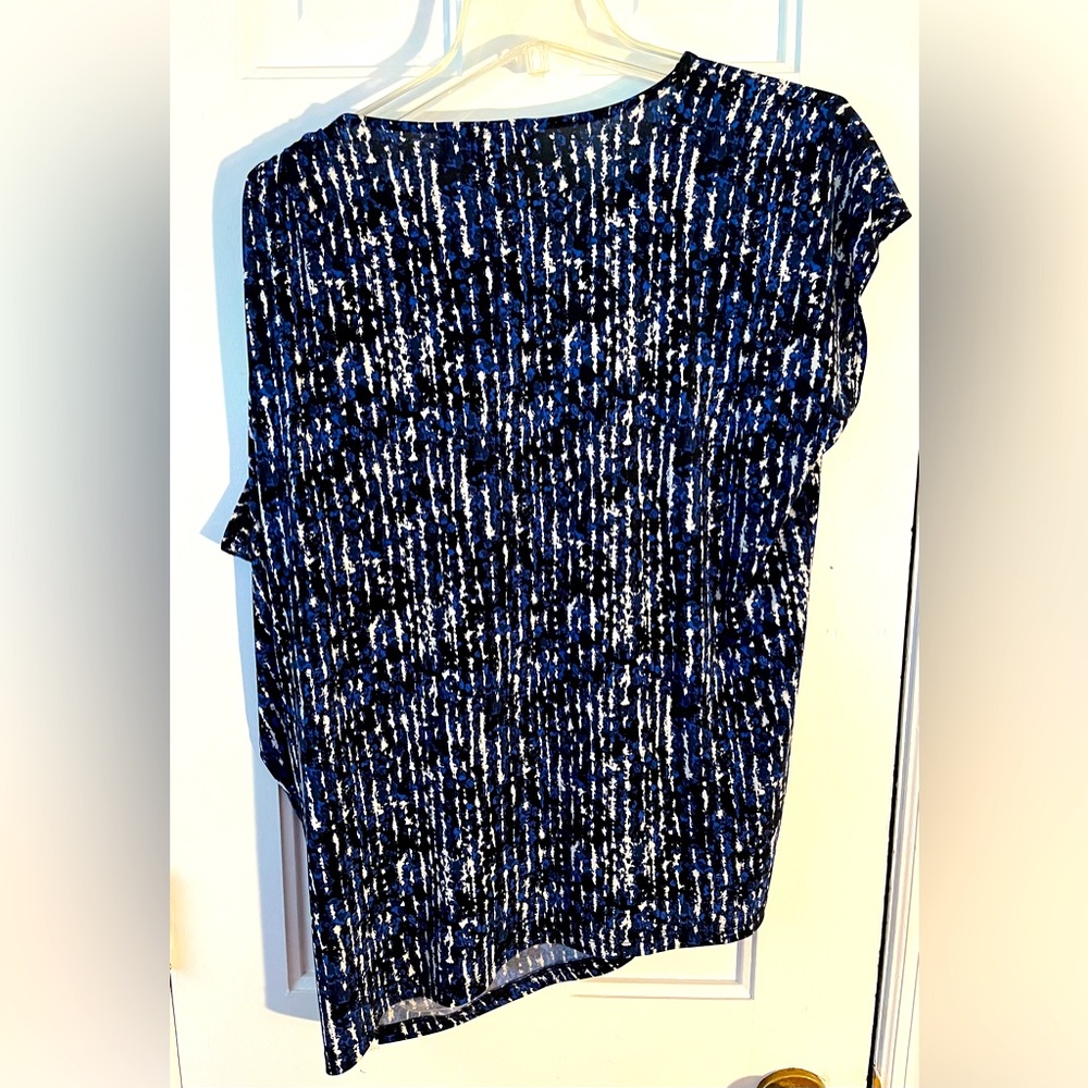 MICHAEL KORS Women's Asymmetrical cap sleeve blouse. Blue, Black, White.… - Picture 2 of 10